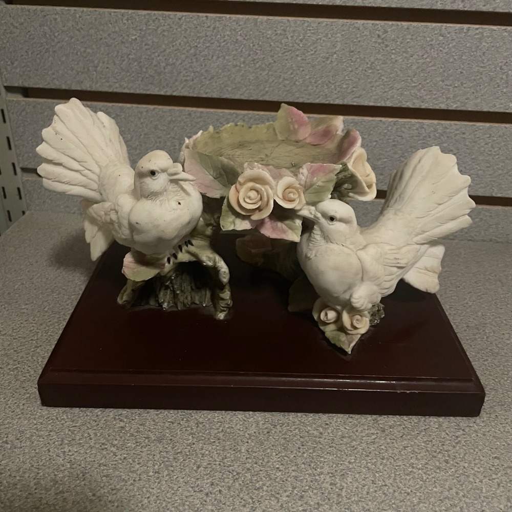 Dove‎ Figurine Sculpture Flowers Decorative Plate Wooden Base
